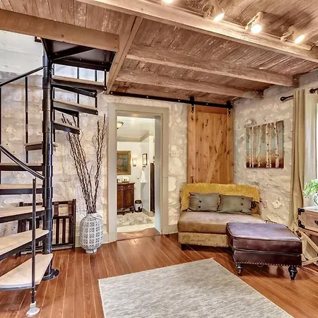 The Rock House Hideaway - Tank House Appartement